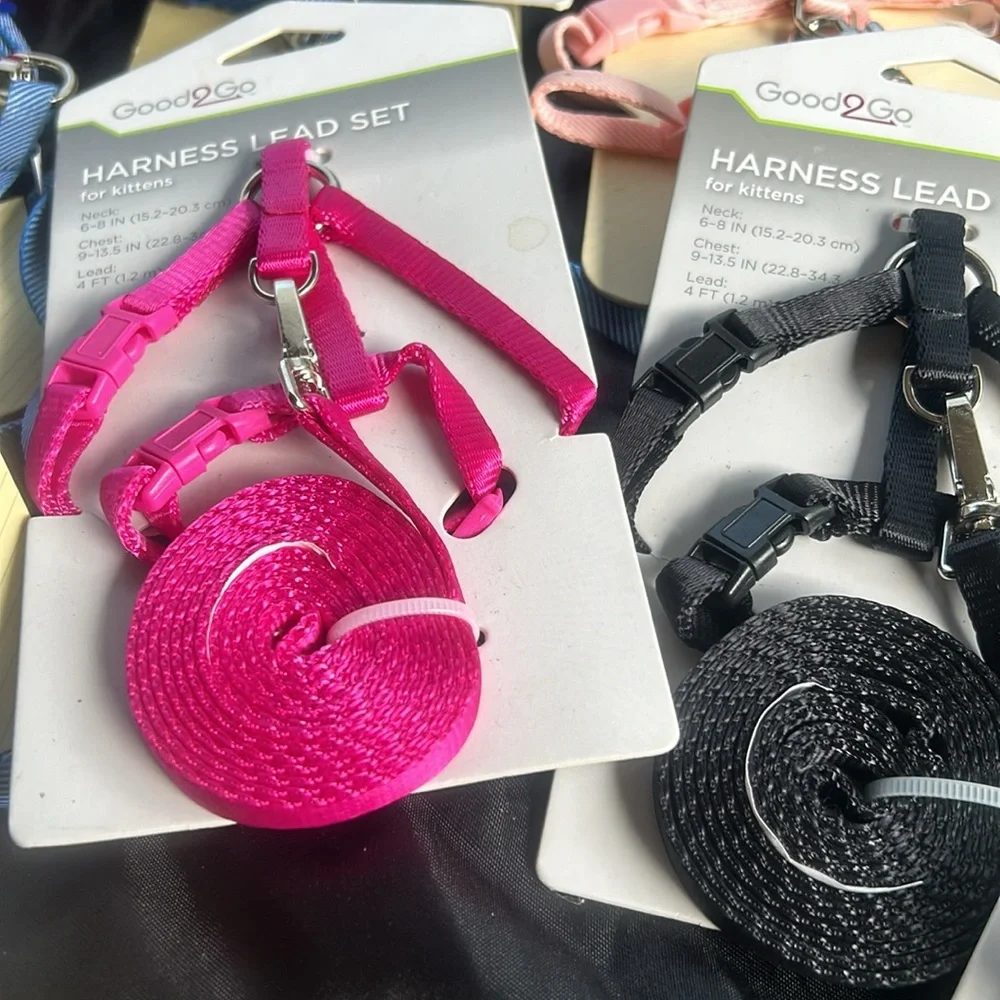 Good2Go/ Bond and co lot of 37 harness /lead sets. Nwts.